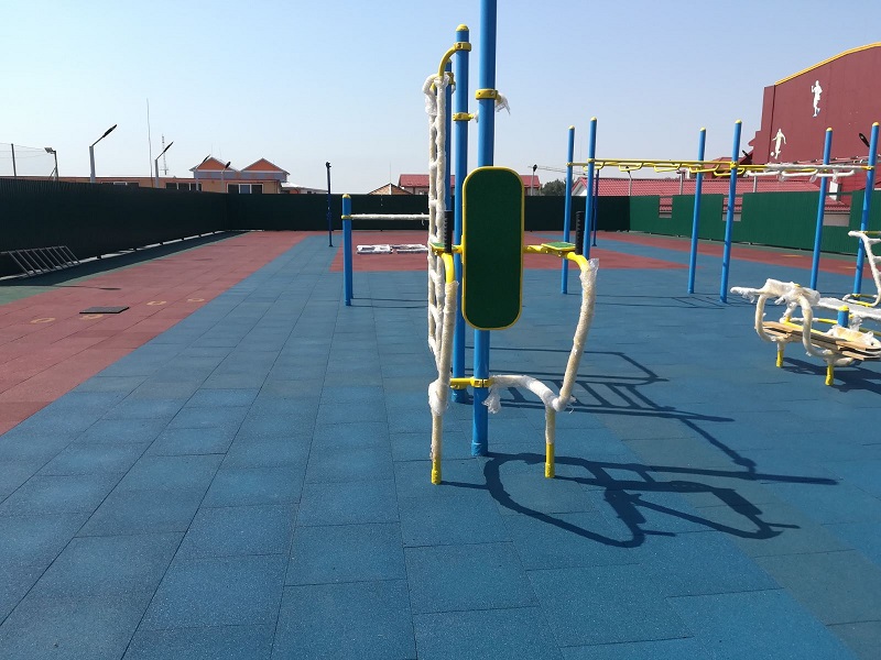 Гумова плитка для універсального спортивного майданчика