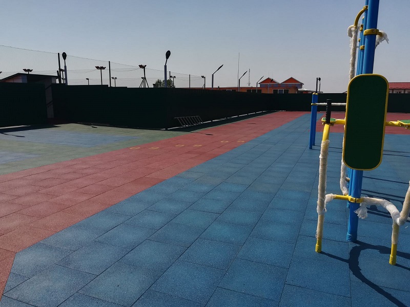 Гумова плитка для універсального спортивного майданчика